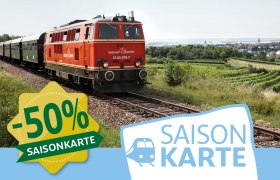 Aktion Saisonkarte, © NÖVOG/weinfranz Lok des Reblaus Express in Landschaft