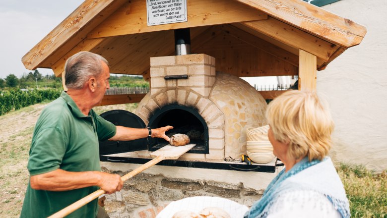 Brot backen, &copy; Weinviertel Tourismus / Gollner