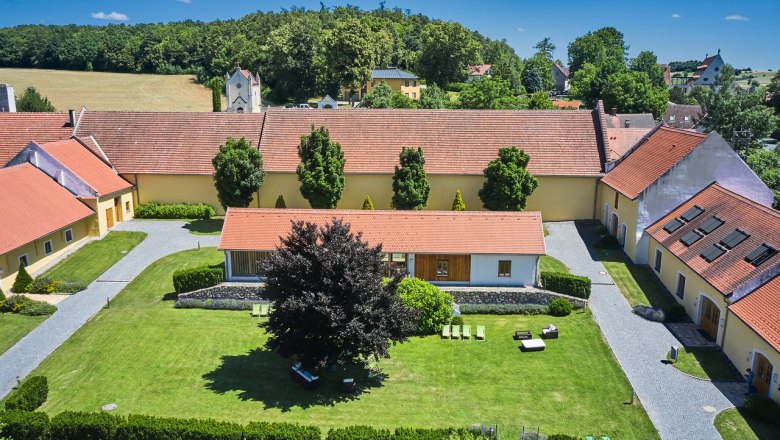Meierhof von oben mit Langhaus, &copy; Sch&uuml;ttkasten Geras/Franz Gleiss